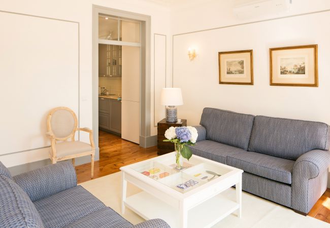 Espaçosa sala de estar com acesso ao exterior ideal para férias em família 
