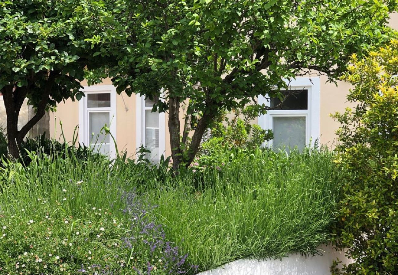 Estúdio em Lisboa - Beautiful Garden Terrace Studio Apartment 29 by Lisbonne Collection