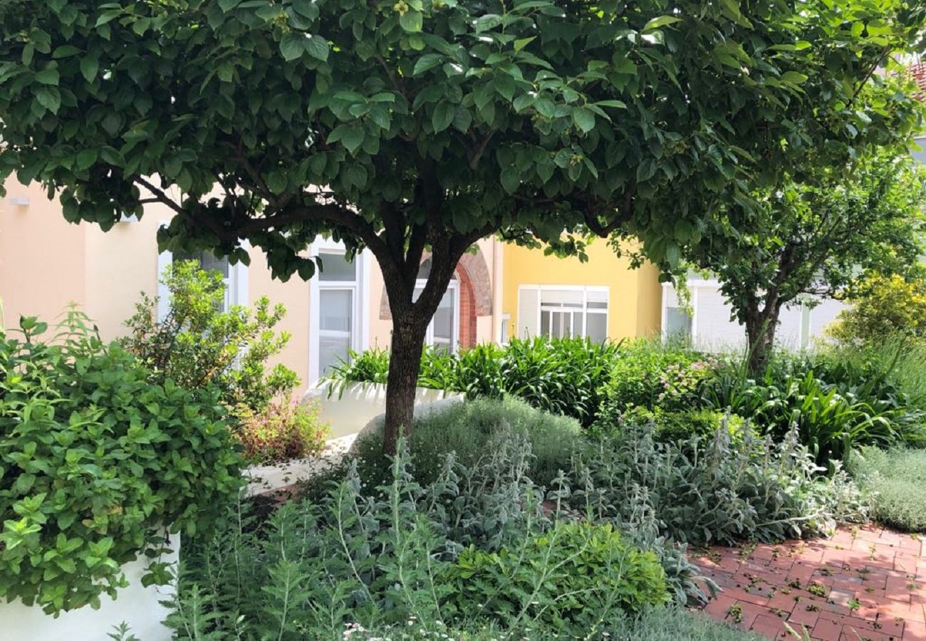Estúdio em Lisboa - Beautiful Garden Terrace Studio Apartment 29 by Lisbonne Collection