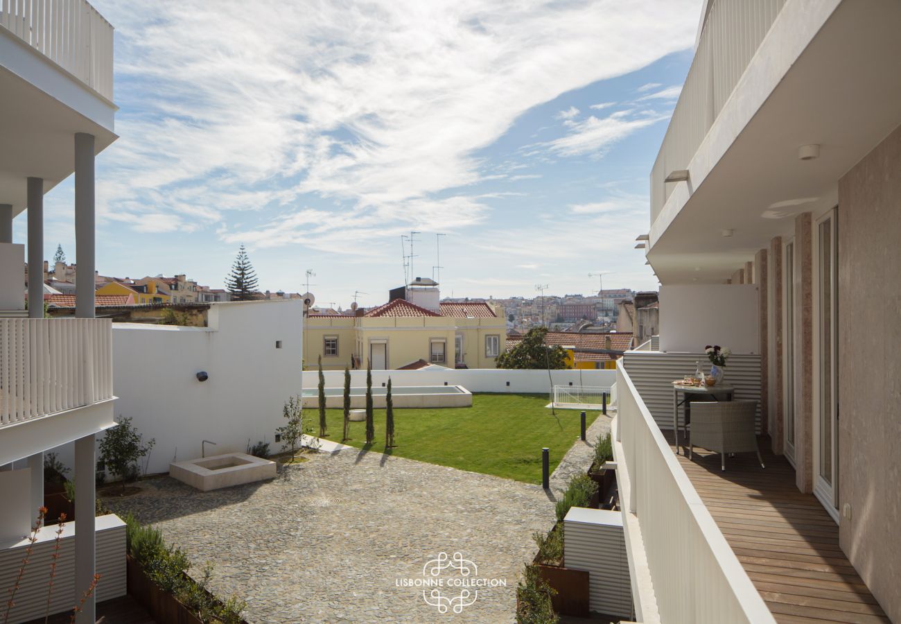 Vista da piscina do apartamento para arrendar em Lisboa