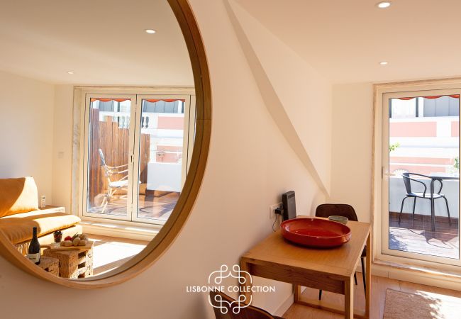 Apartamento em Lisboa - One bedroom Apartment + working desk with beautiful terrace and view 79 by Lisbonne Collection